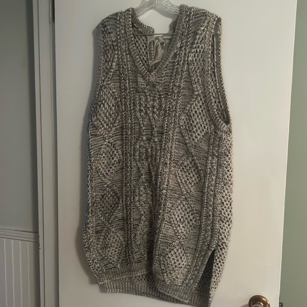 POL tie back long sweater vest size L